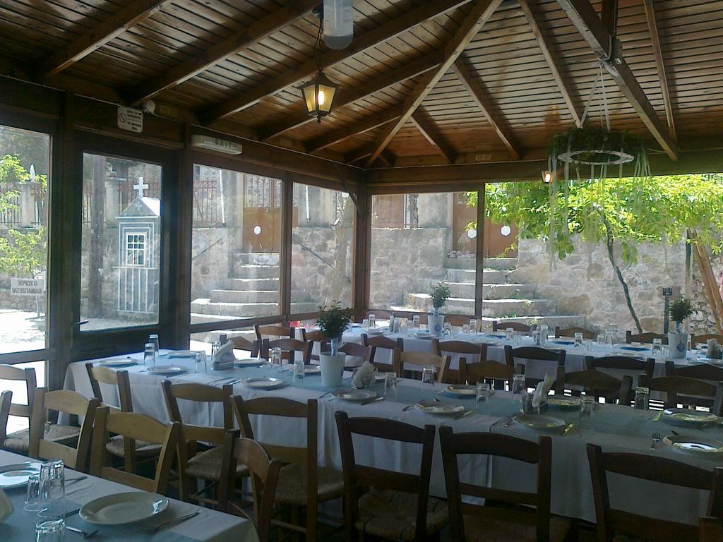 Pyrgos Houses And Restaurant Avgonima Ngoại thất bức ảnh