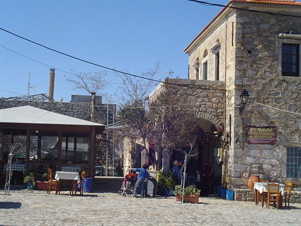 Pyrgos Houses And Restaurant Avgonima Ngoại thất bức ảnh