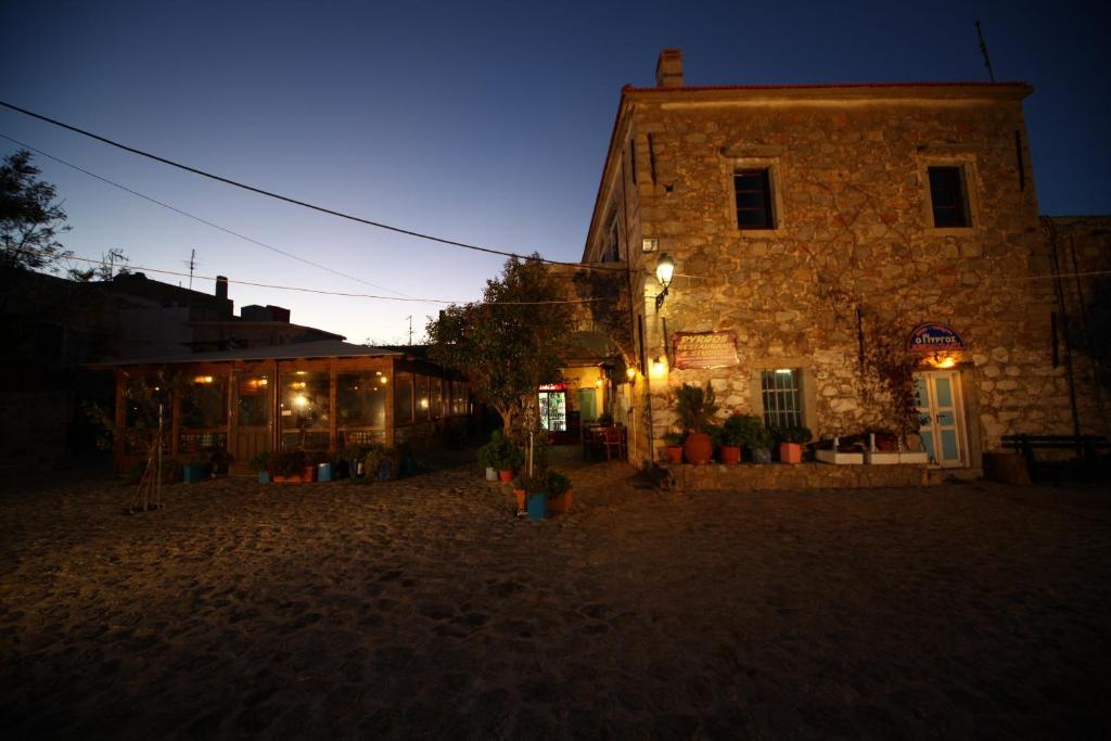 Pyrgos Houses And Restaurant Avgonima Ngoại thất bức ảnh